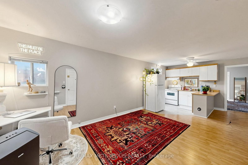 742 Dufferin St photo 5
