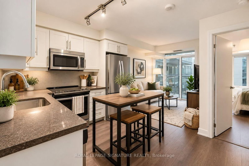 1102 - 525 Adelaide Street W