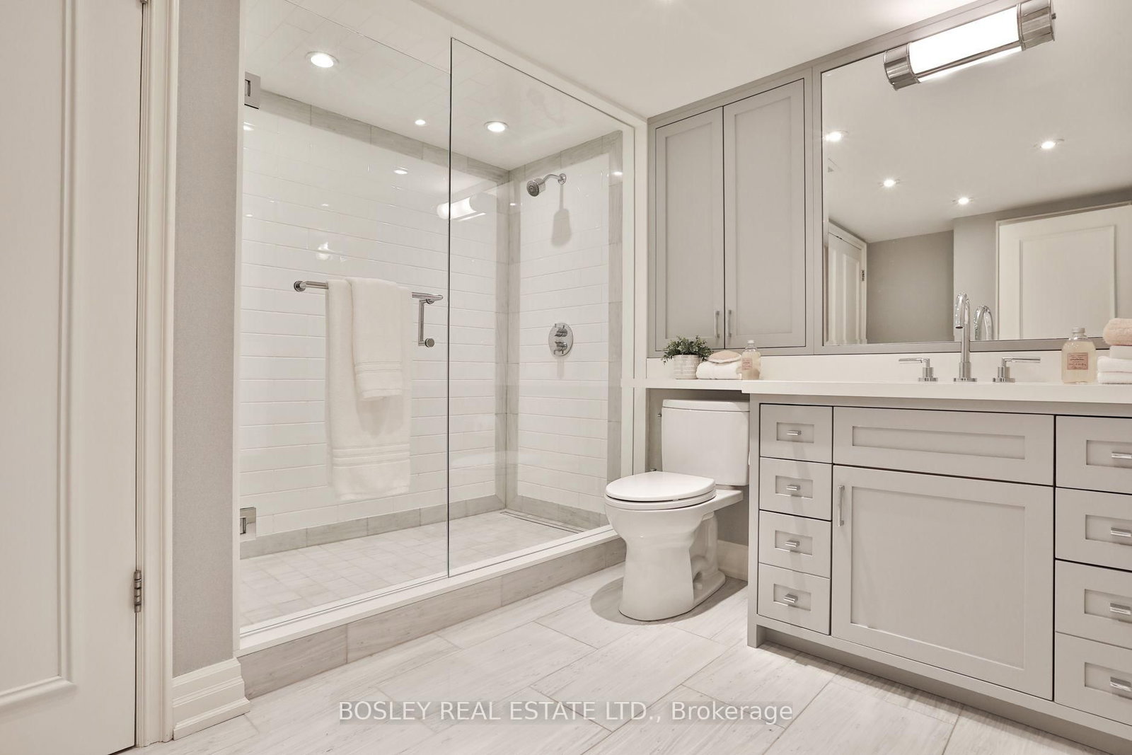 4 Lowther Avenue • #101 • Toronto, ON photo 17