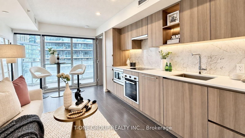 19 Bathurst Street