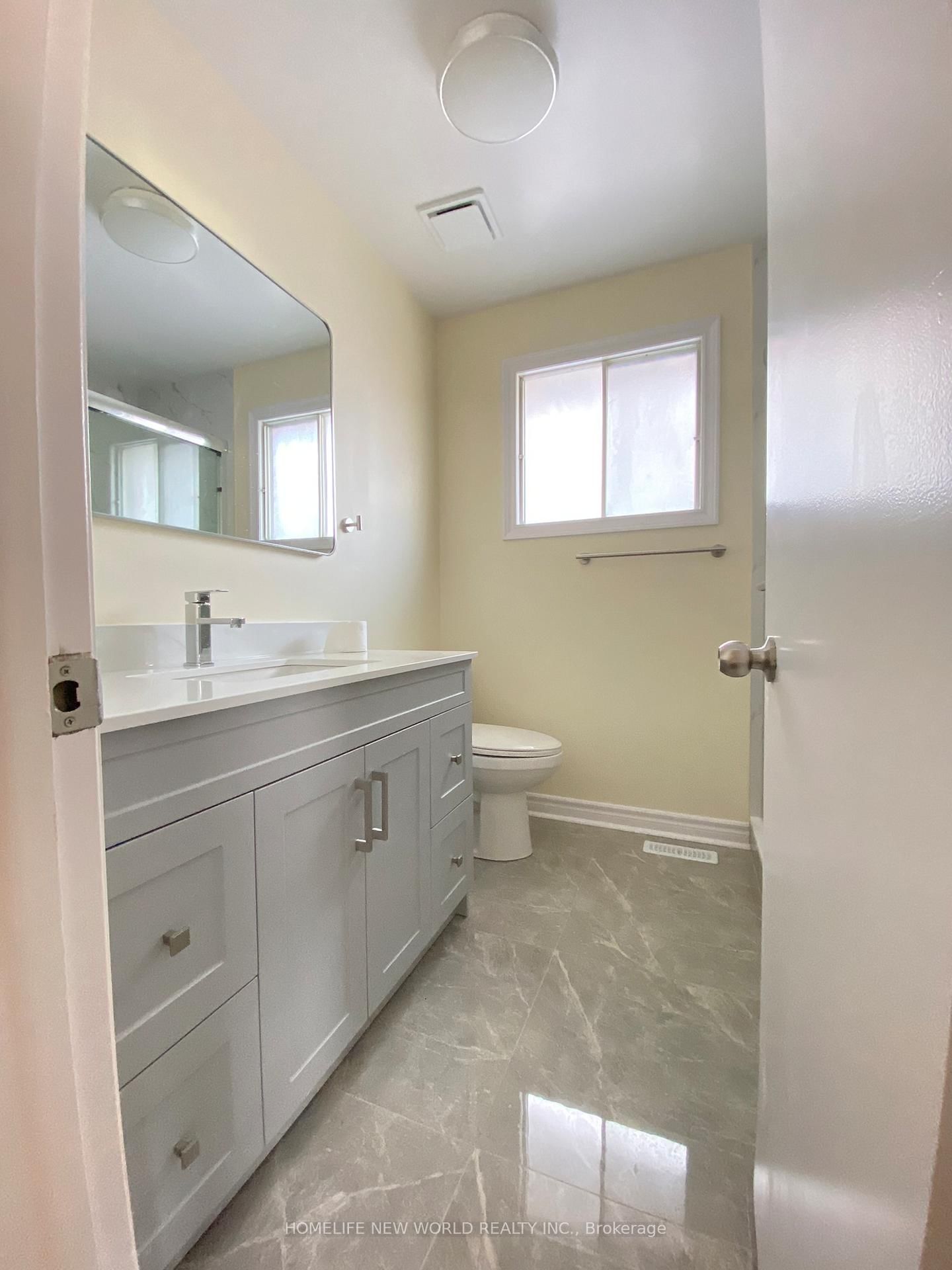 290 Sheppard Avenue W • Toronto, ON photo 12