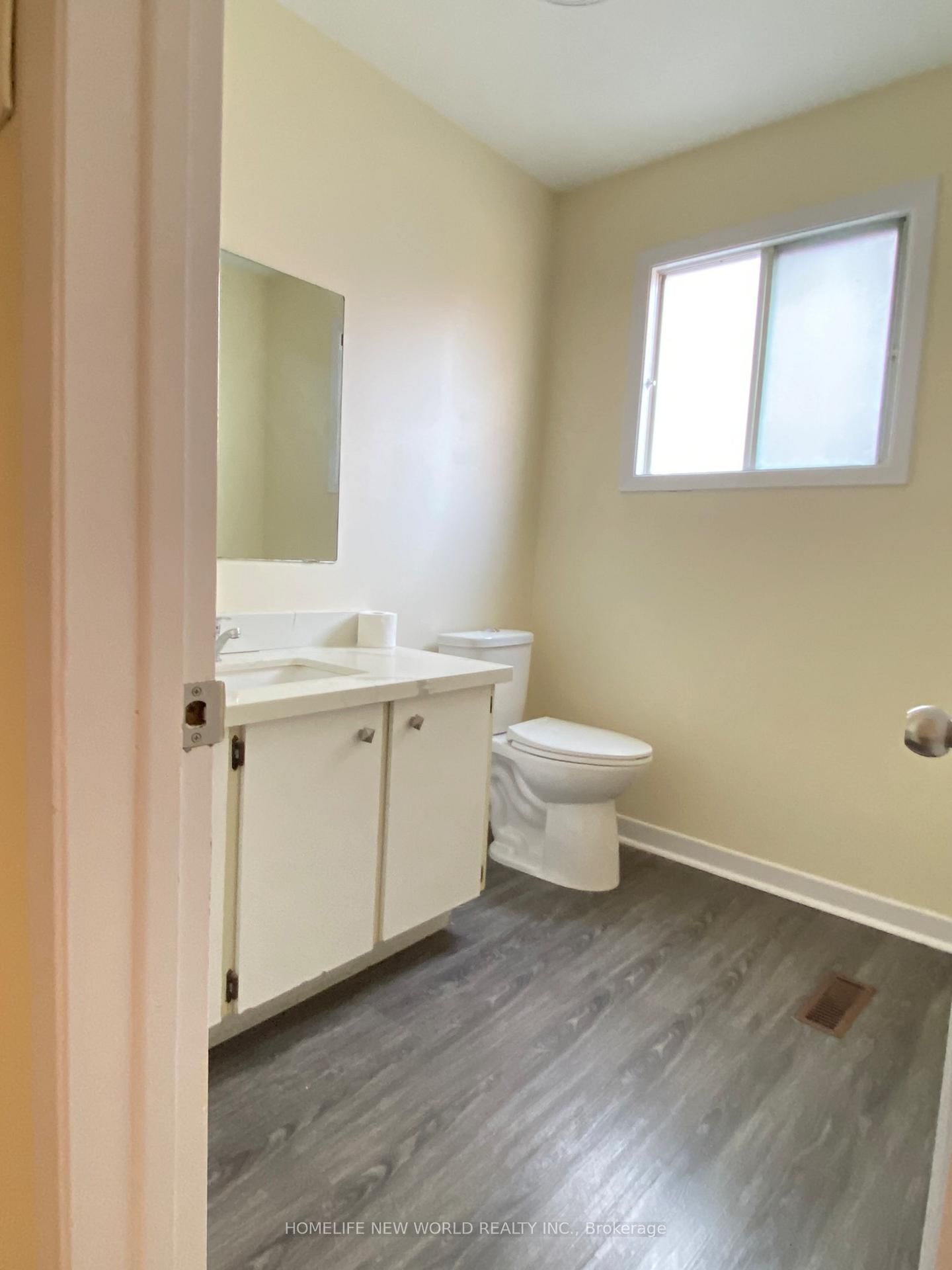 290 Sheppard Avenue W • Toronto, ON photo 13