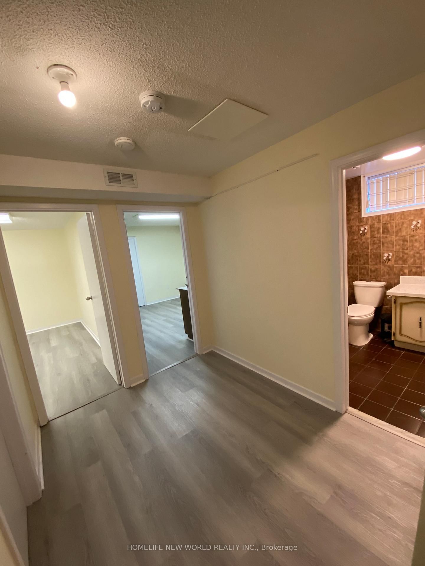 290 Sheppard Avenue W • Toronto, ON photo 18
