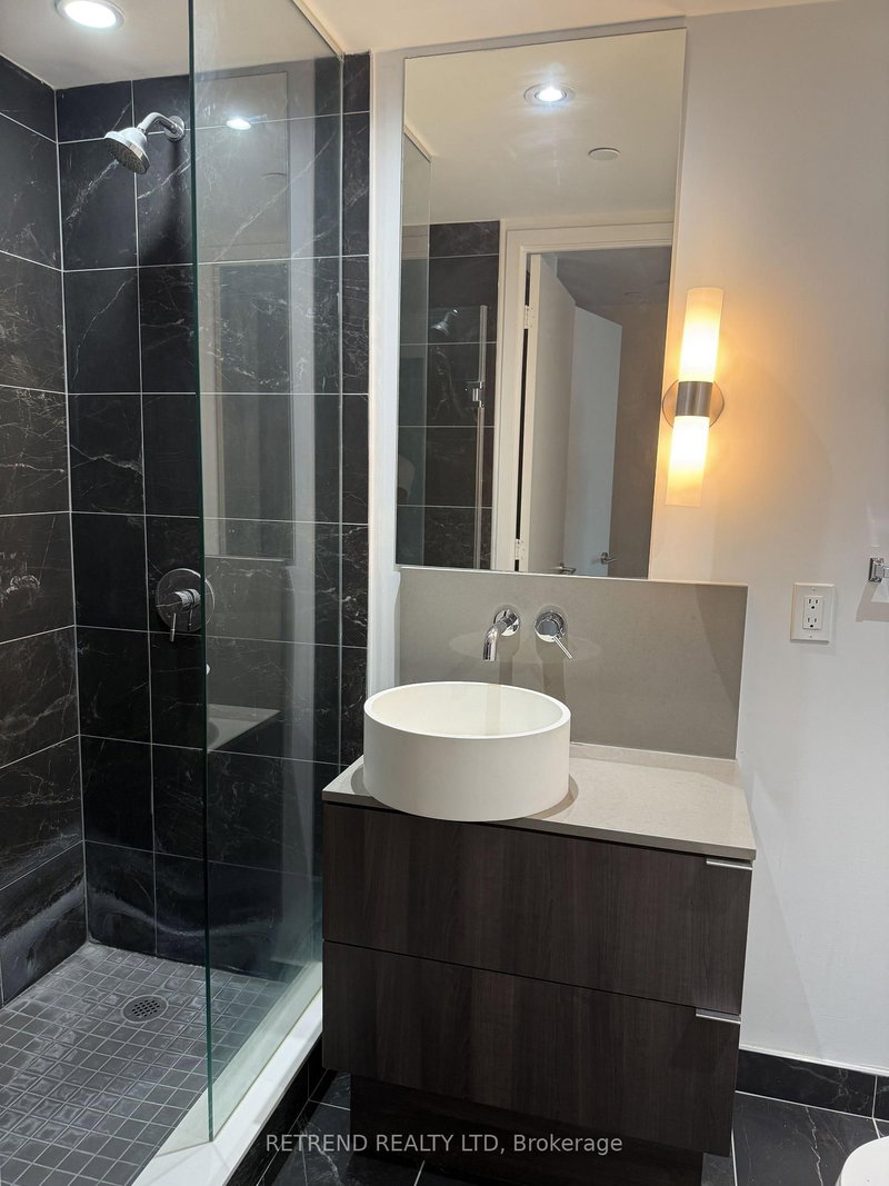161 Roehampton Ave photo 5
