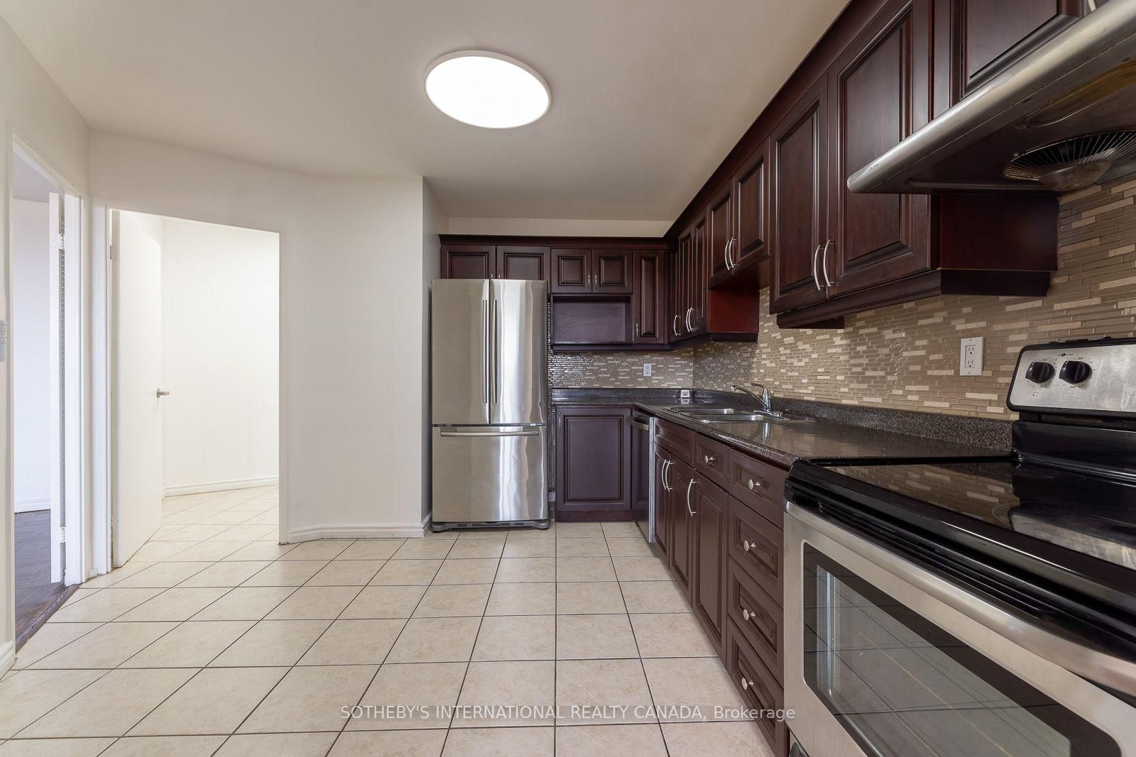 60 Pavane Linkway Way • #706 • Toronto, ON photo 10