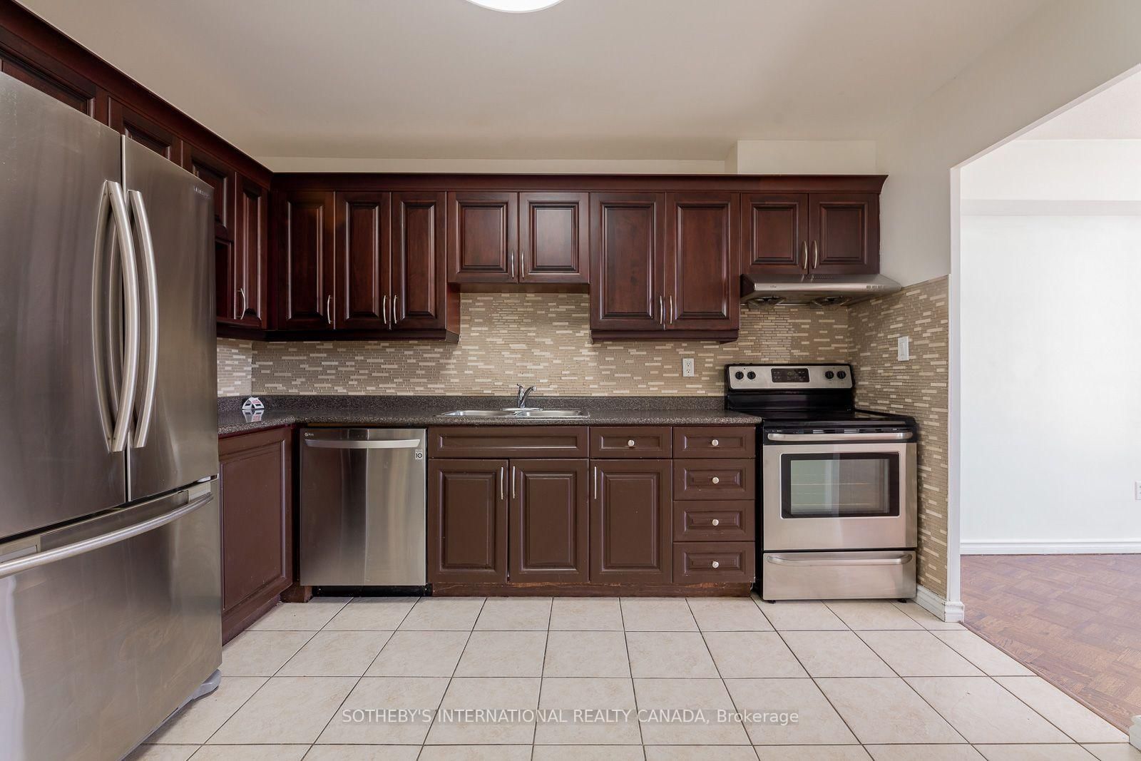 60 Pavane Linkway Way • #706 • Toronto, ON photo 11