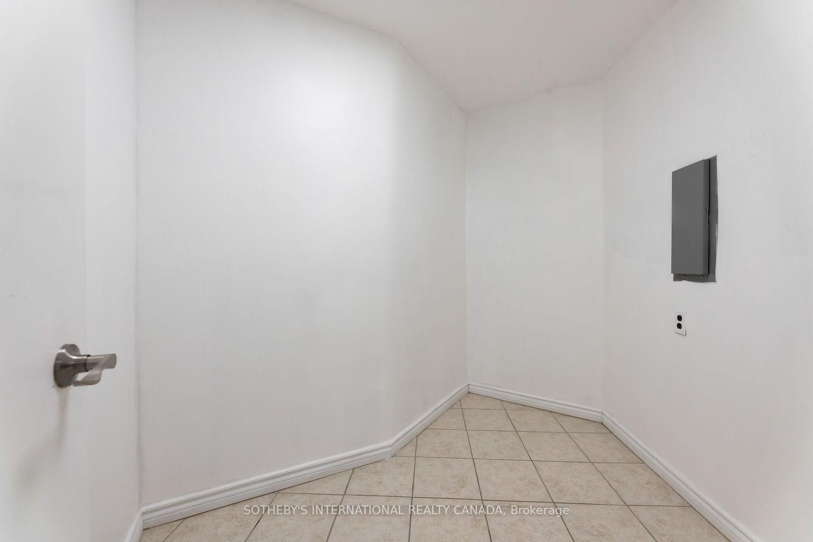 60 Pavane Linkway Way • #706 • Toronto, ON photo 12