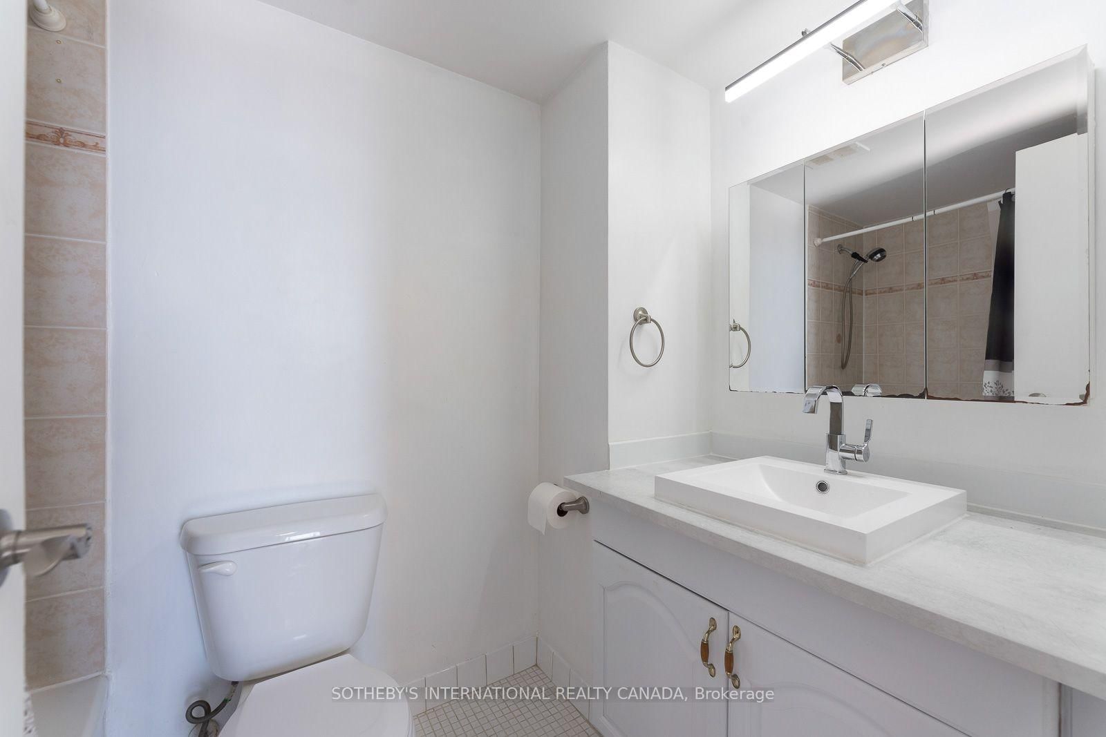 60 Pavane Linkway Way • #706 • Toronto, ON photo 18