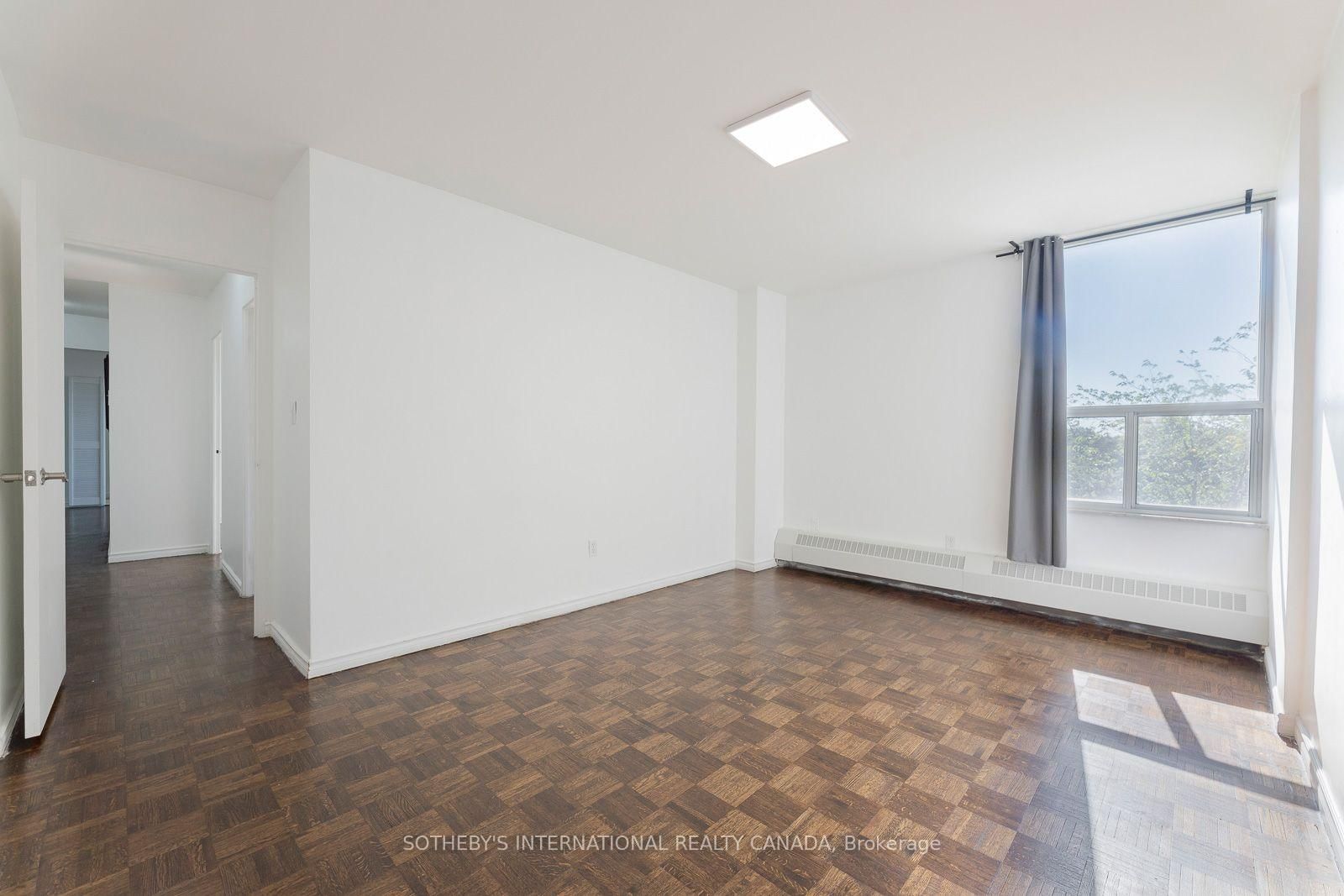 60 Pavane Linkway Way • #706 • Toronto, ON photo 21