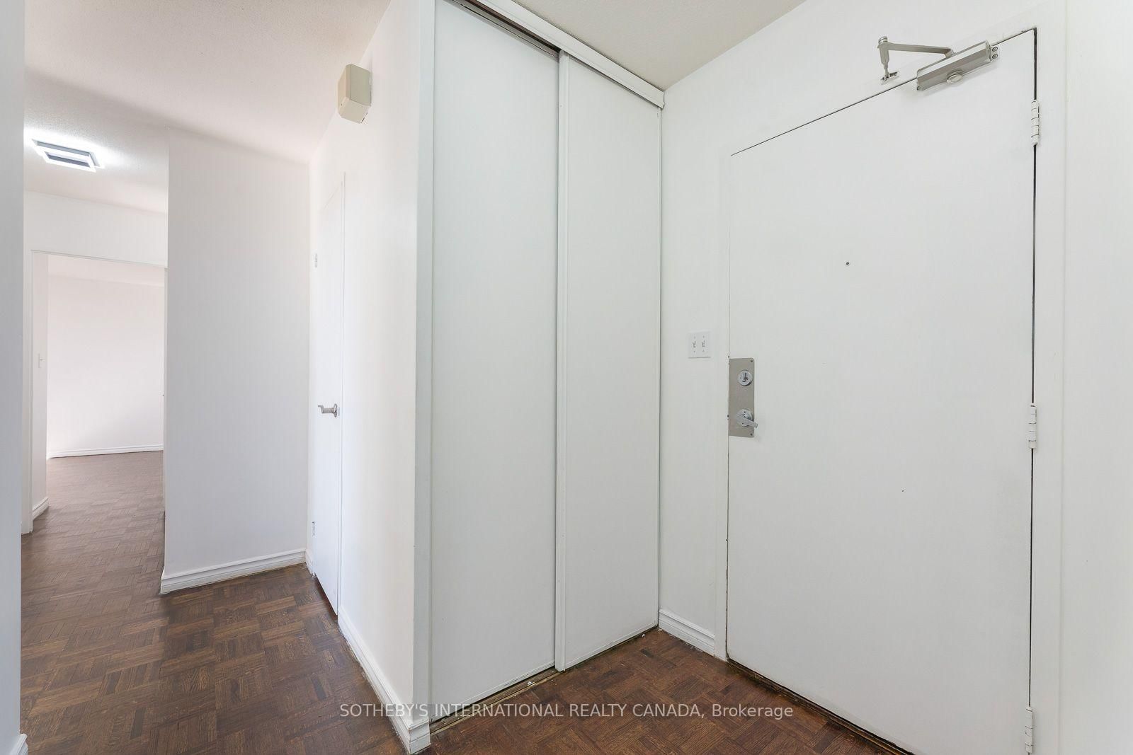 60 Pavane Linkway Way • #706 • Toronto, ON photo 3