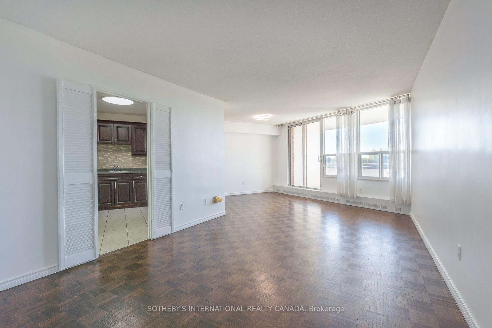 60 Pavane Linkway Way • #706 • Toronto, ON photo 4