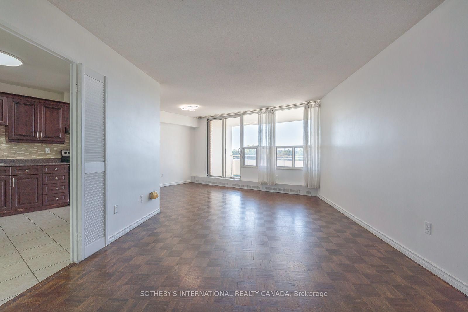 60 Pavane Linkway Way • #706 • Toronto, ON photo 5