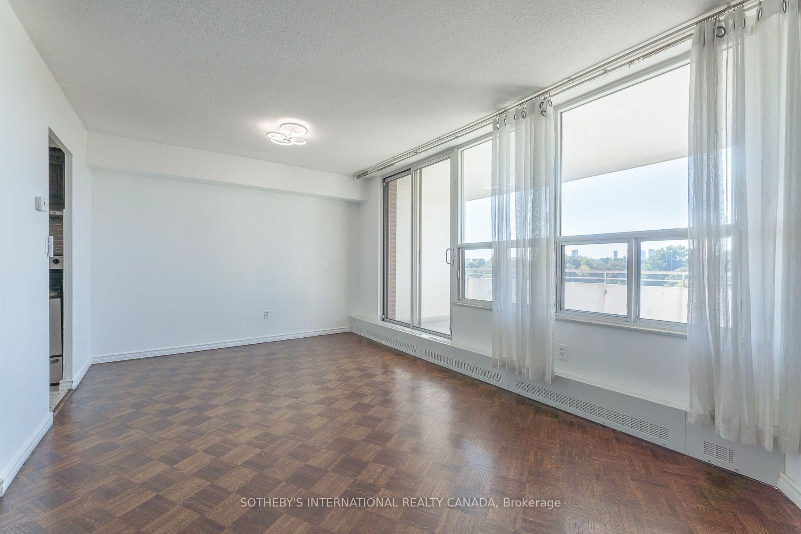 60 Pavane Linkway Way • #706 • Toronto, ON photo 7