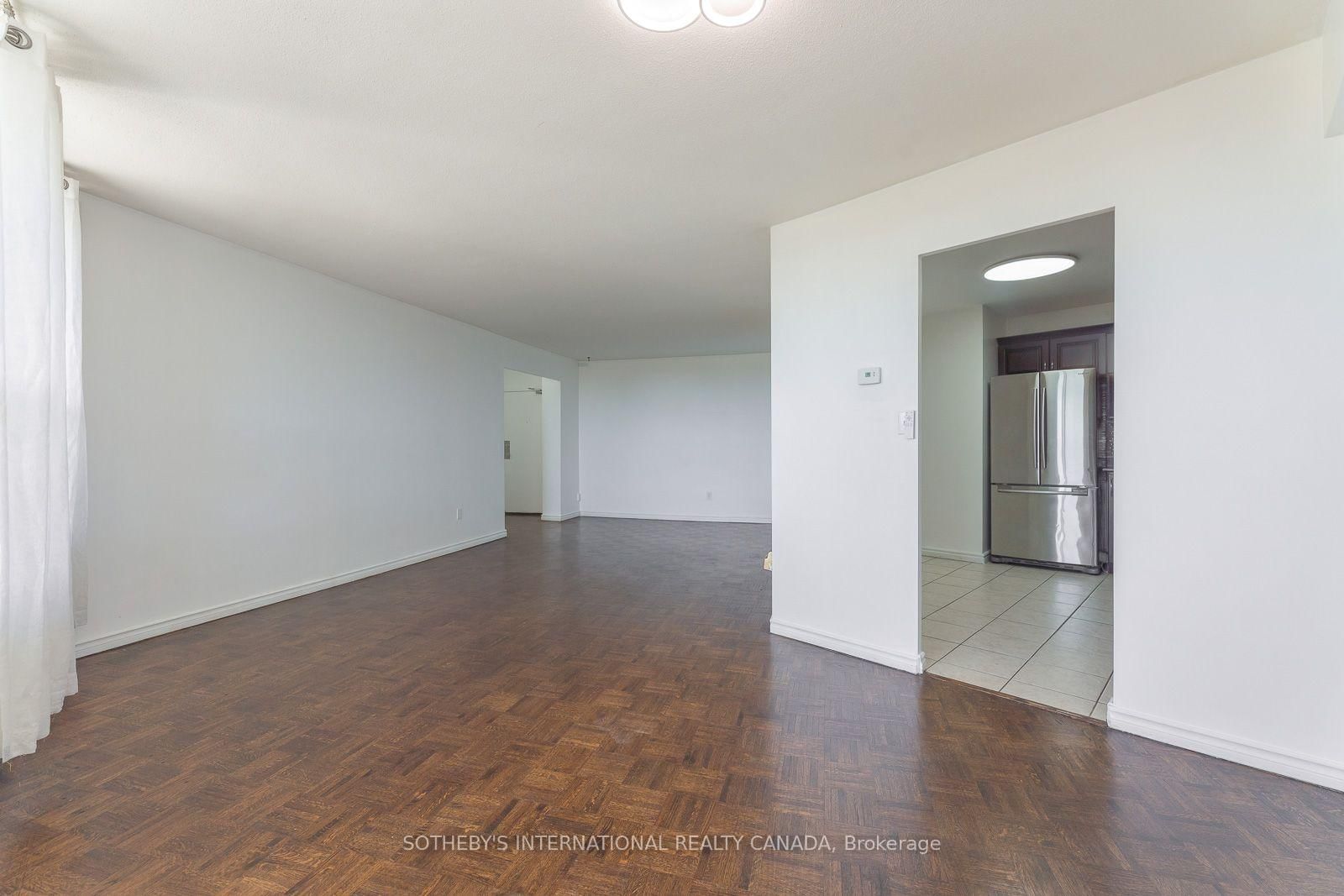 60 Pavane Linkway Way • #706 • Toronto, ON photo 8