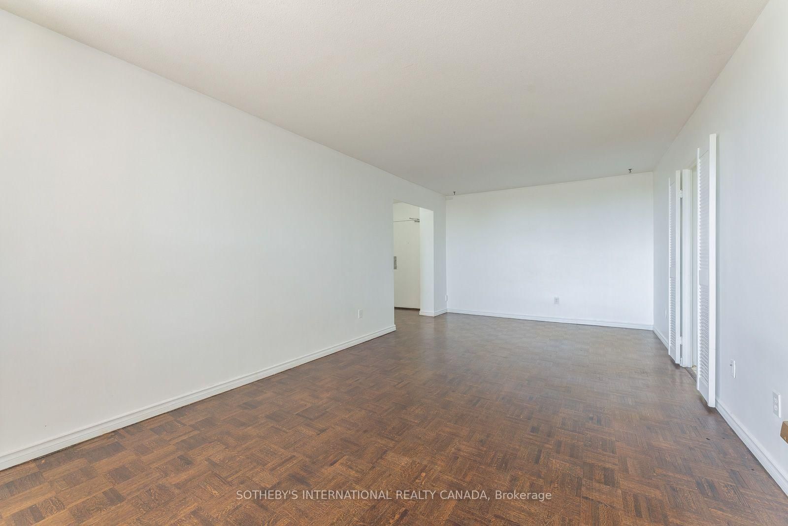 60 Pavane Linkway Way • #706 • Toronto, ON photo 9