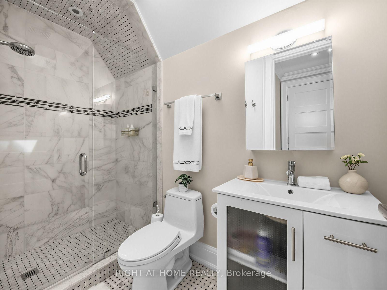 189 Stibbard Avenue • Toronto, ON photo 23