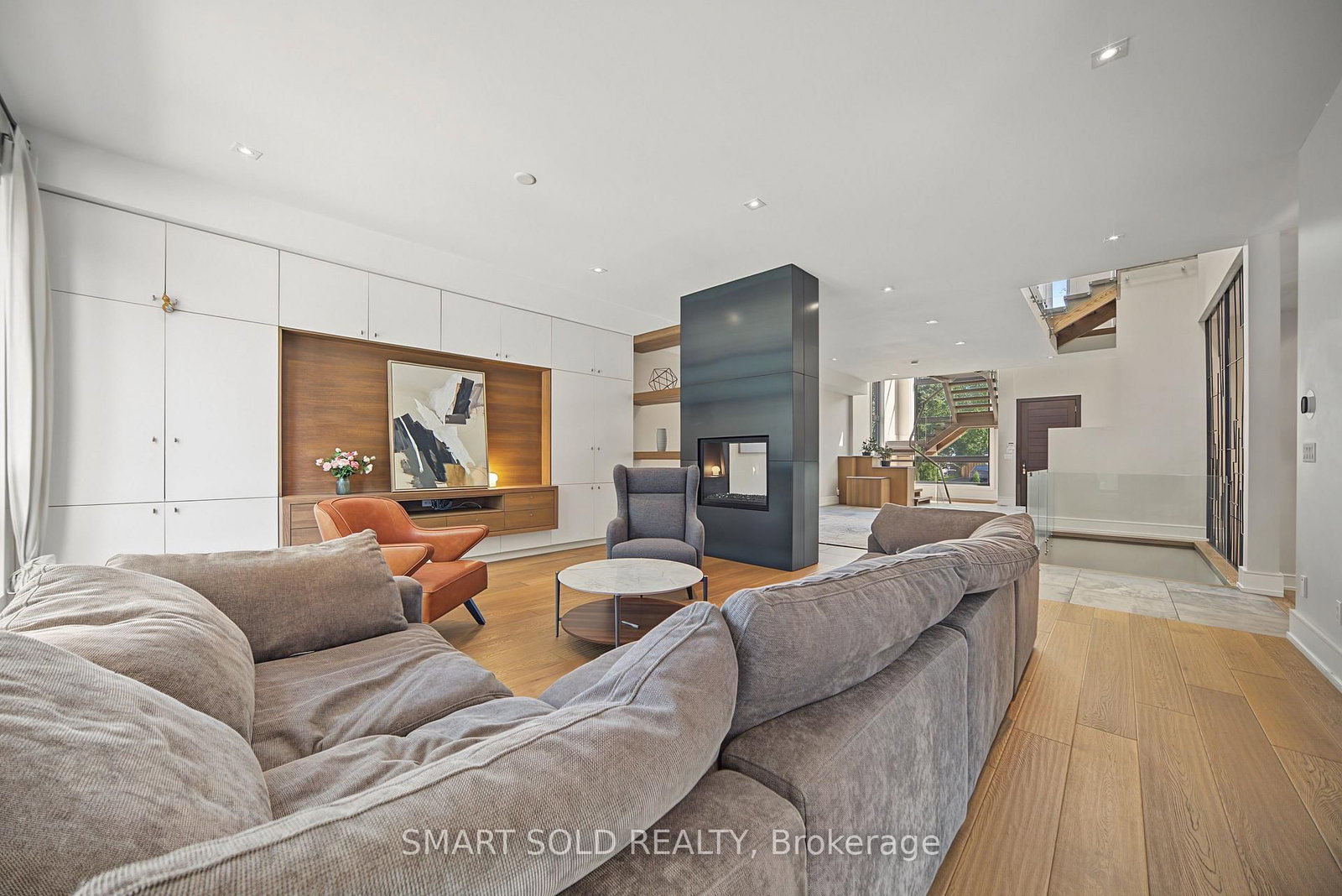 588 Conacher Drive • Toronto, ON photo 13