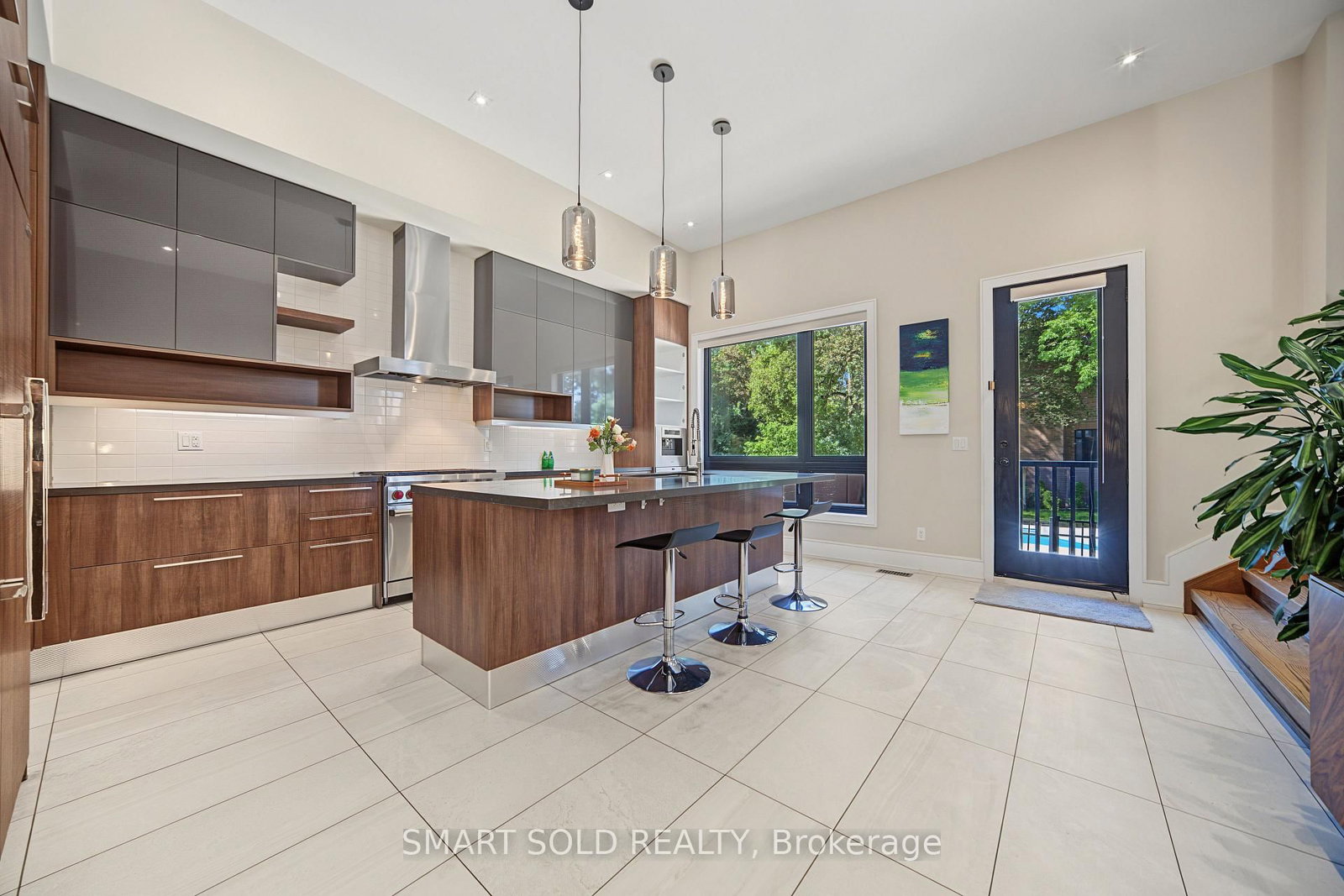588 Conacher Drive • Toronto, ON photo 16