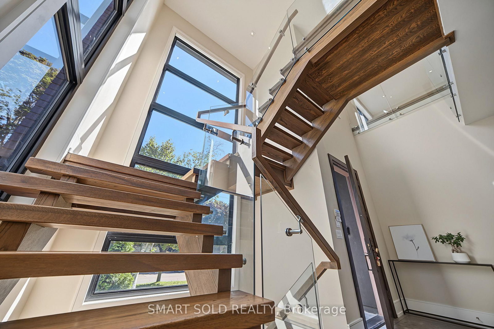 588 Conacher Drive • Toronto, ON photo 24