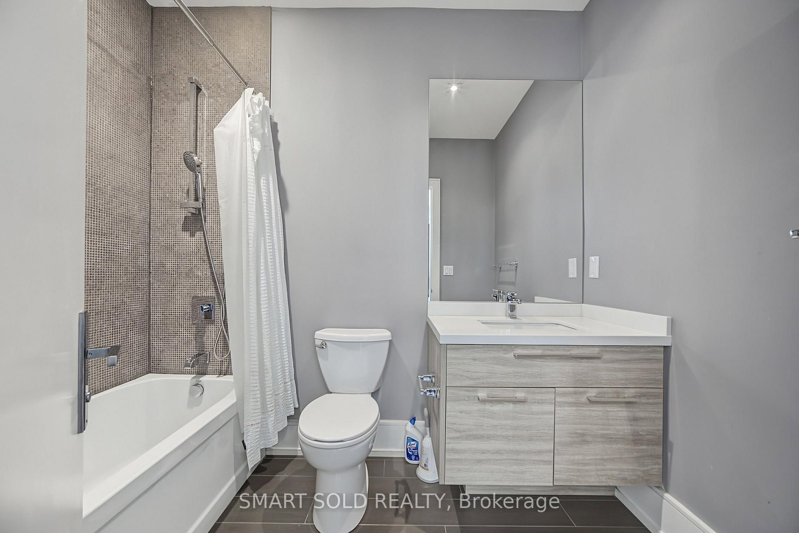 588 Conacher Drive • Toronto, ON photo 33
