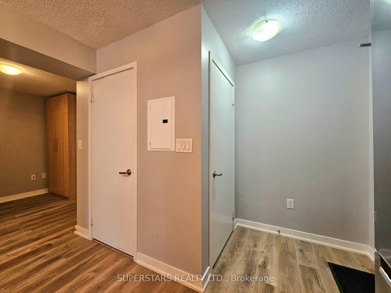 2711 - 25 Capreol Court
