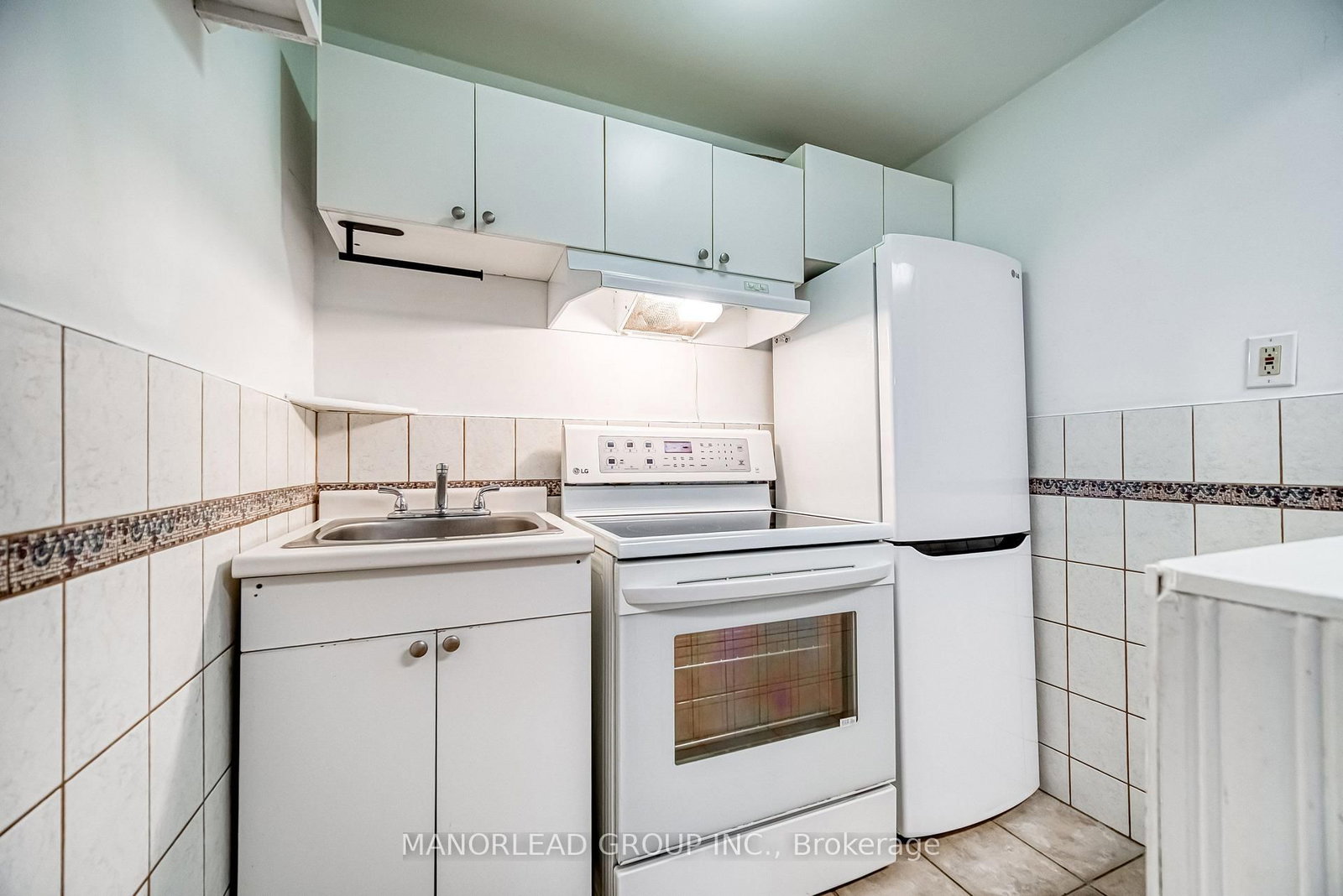 Lower - 28 Kingslake Road, Toronto 4