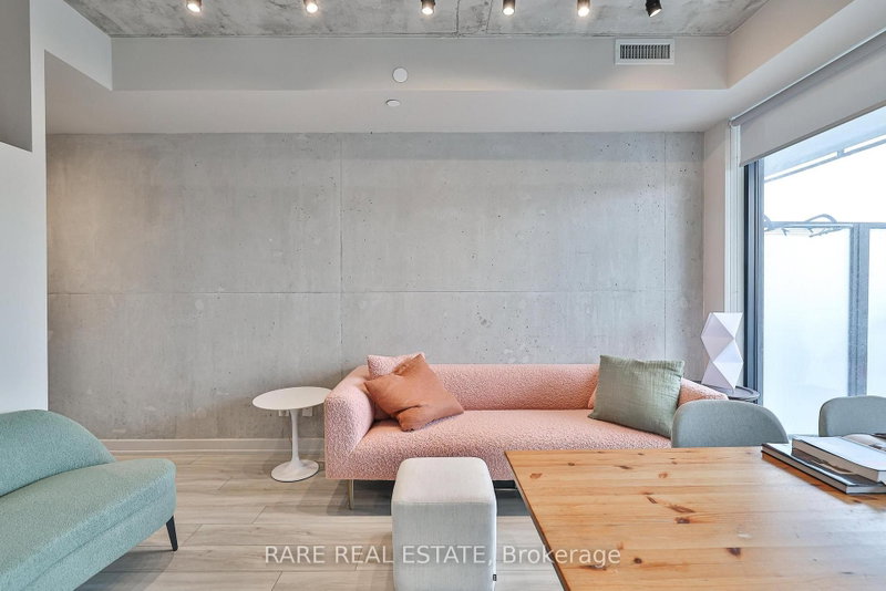 1202 - 458 Richmond Street W