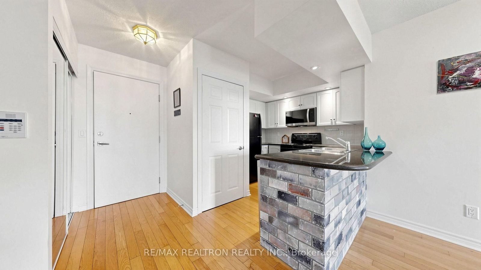 250 Wellington Street W • #1532 • Toronto, ON photo 16