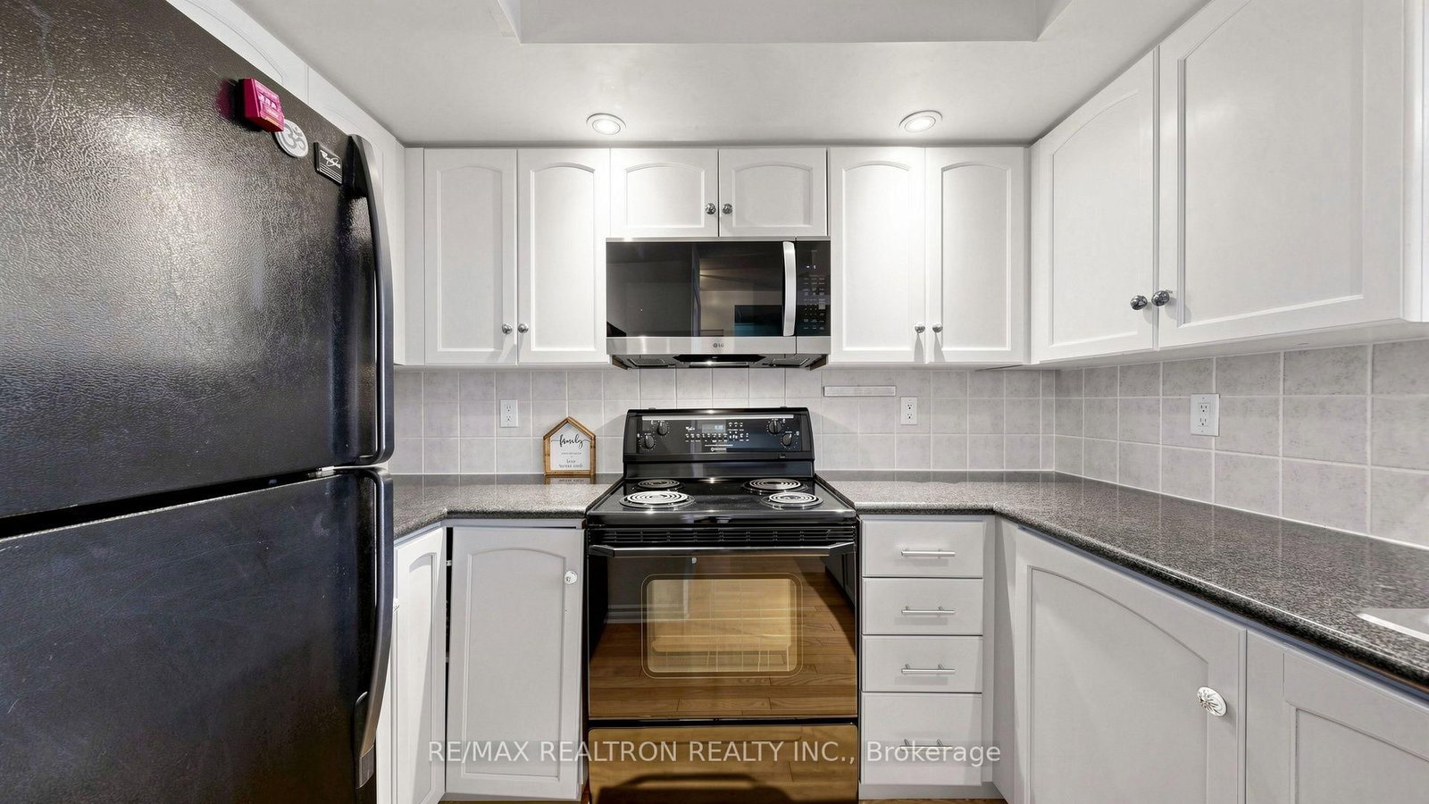 250 Wellington Street W • #1532 • Toronto, ON photo 18