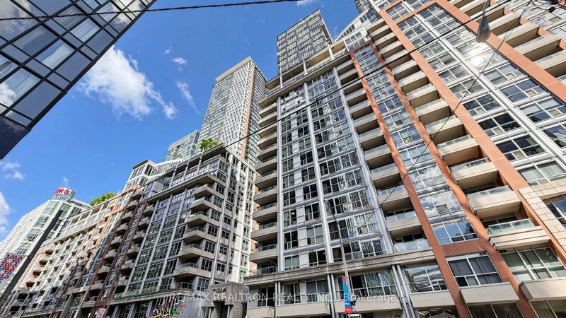 1532 - 250 Wellington Street W
