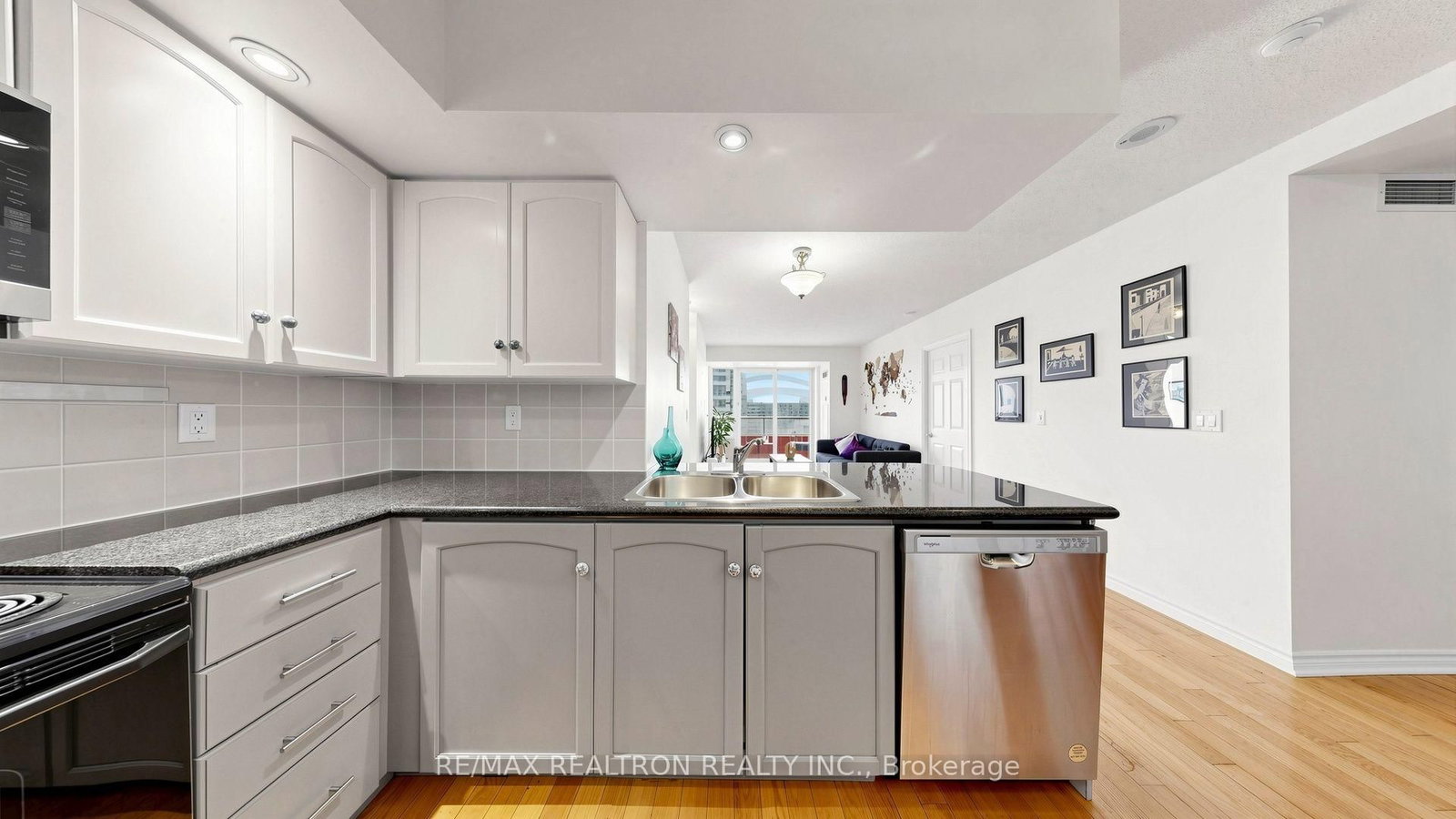 250 Wellington Street W • #1532 • Toronto, ON photo 20