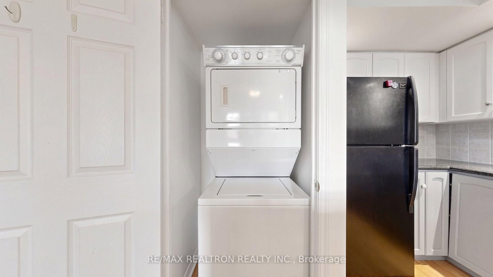 250 Wellington Street W • #1532 • Toronto, ON photo 32