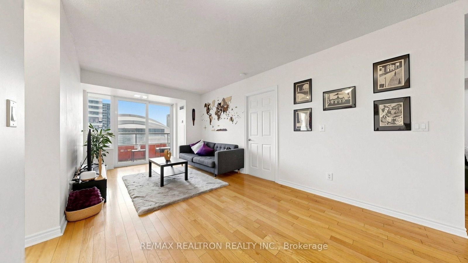 250 Wellington Street W • #1532 • Toronto, ON photo 5