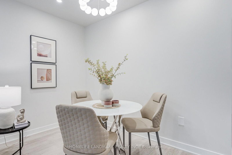 55 Charles St E photo 5