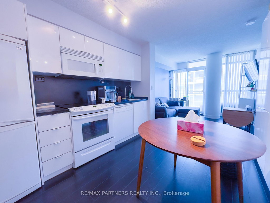 719 - 10 Capreol Court 3