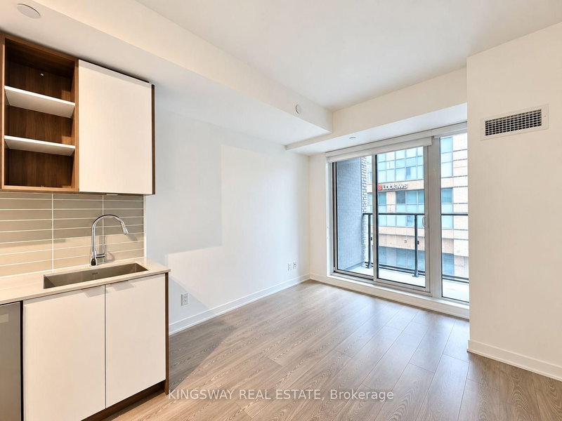 304 - 543 Richmond Street W