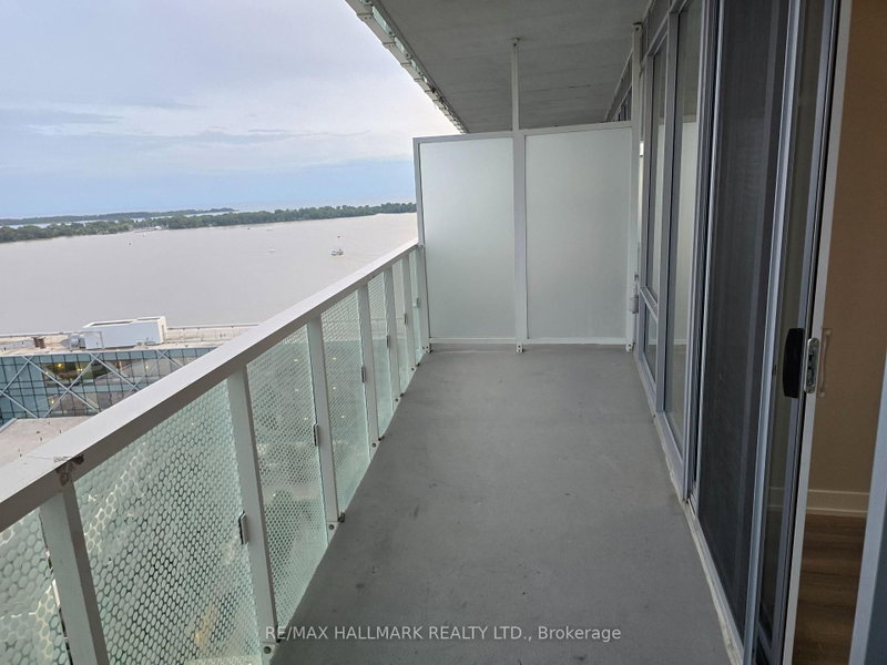 2210 - 15 Queens Quay E