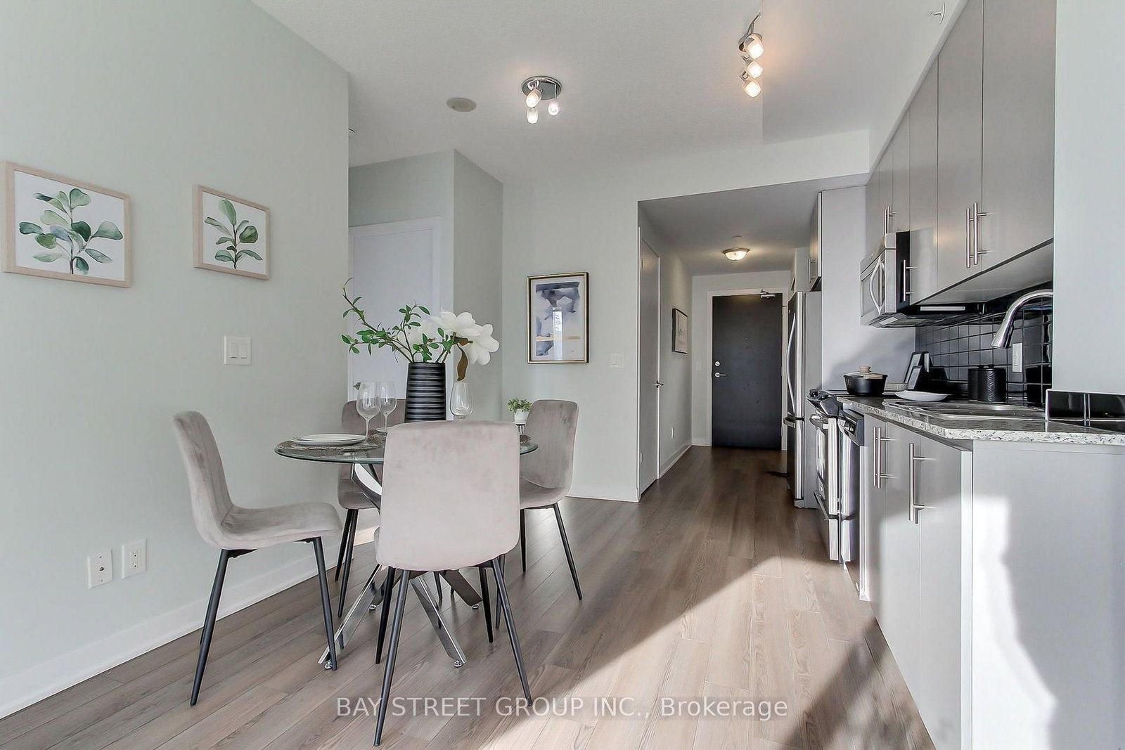 60 Berwick Avenue • #1212 • Toronto, ON photo 8