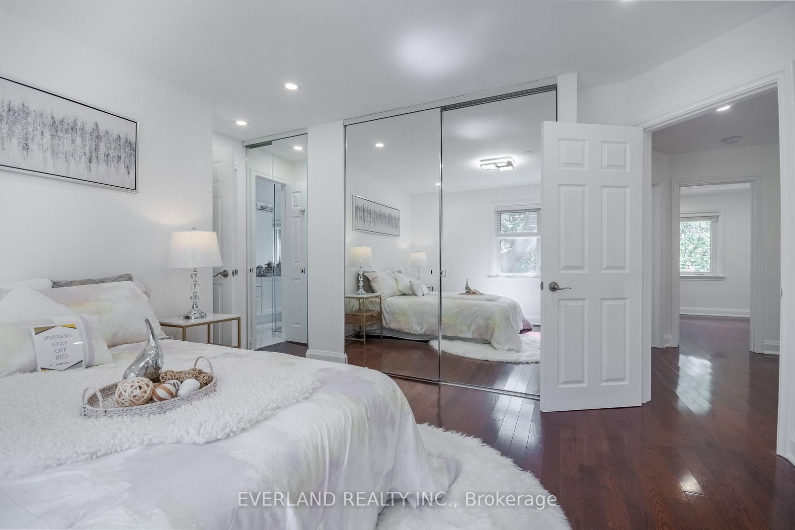 351 Lawrence Avenue W • Toronto, ON photo 18