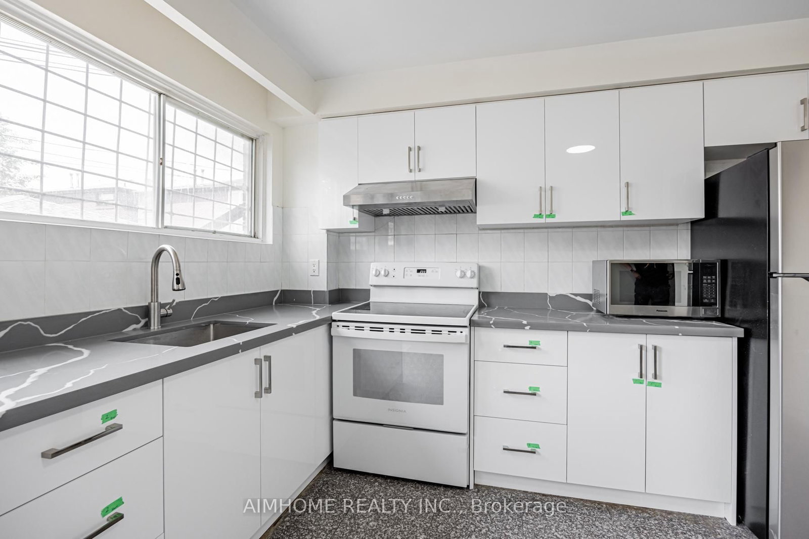 2B - 144 Wolseley Street, Toronto 2