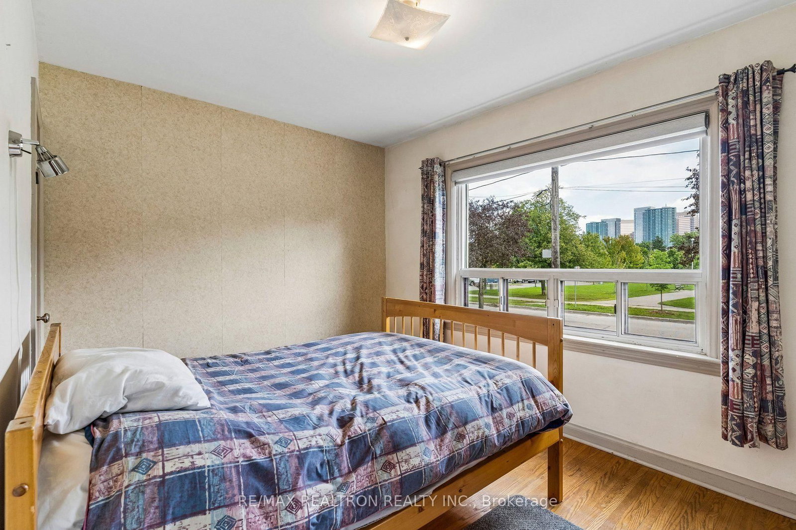 20 Edithvale Drive • Toronto, ON photo 18