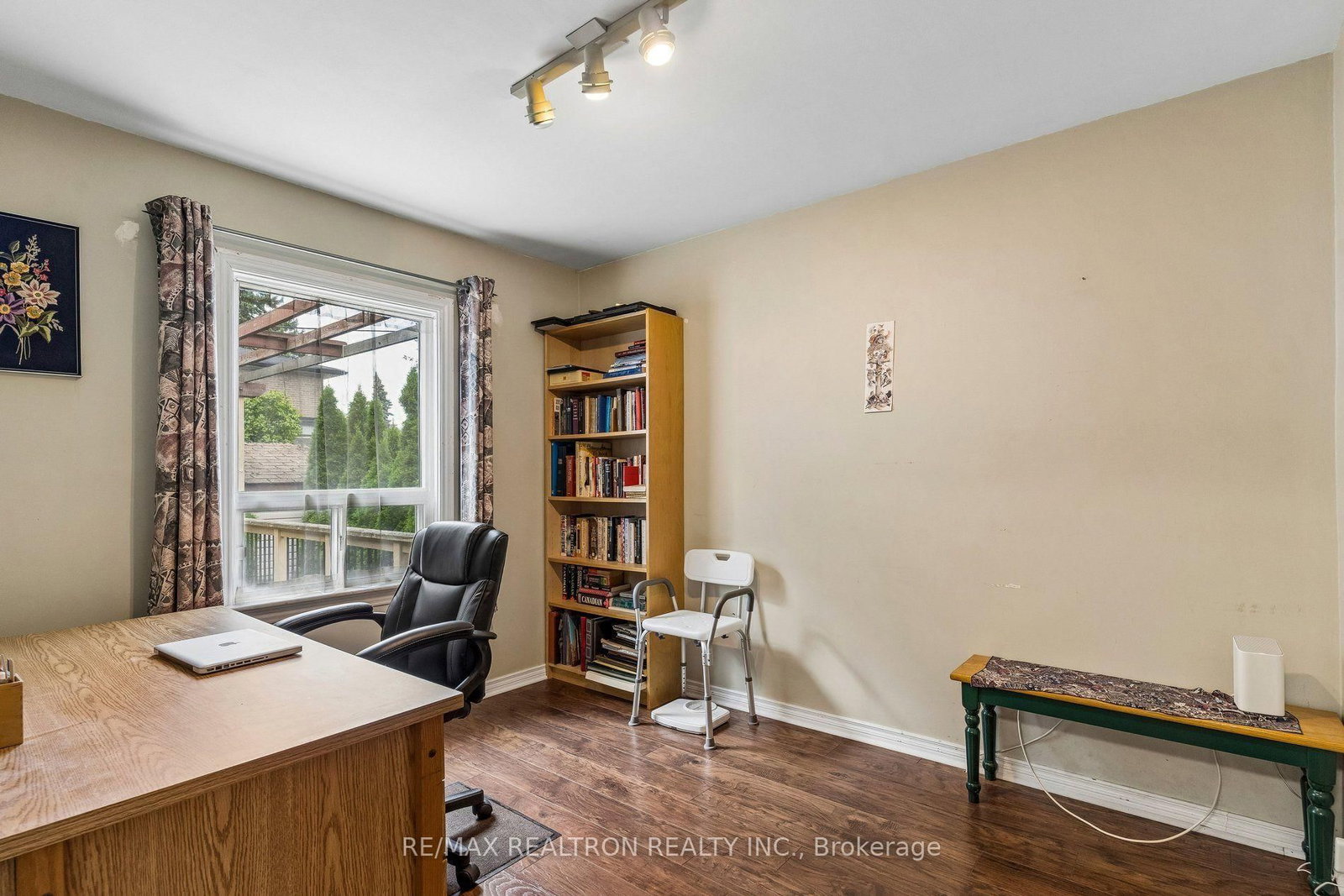 20 Edithvale Drive • Toronto, ON photo 19