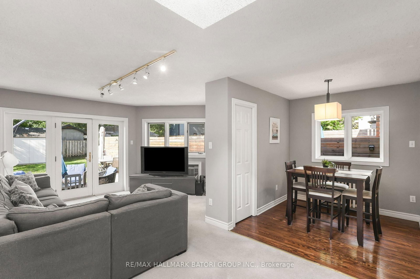 430 Roselawn Avenue • Toronto, ON photo 14