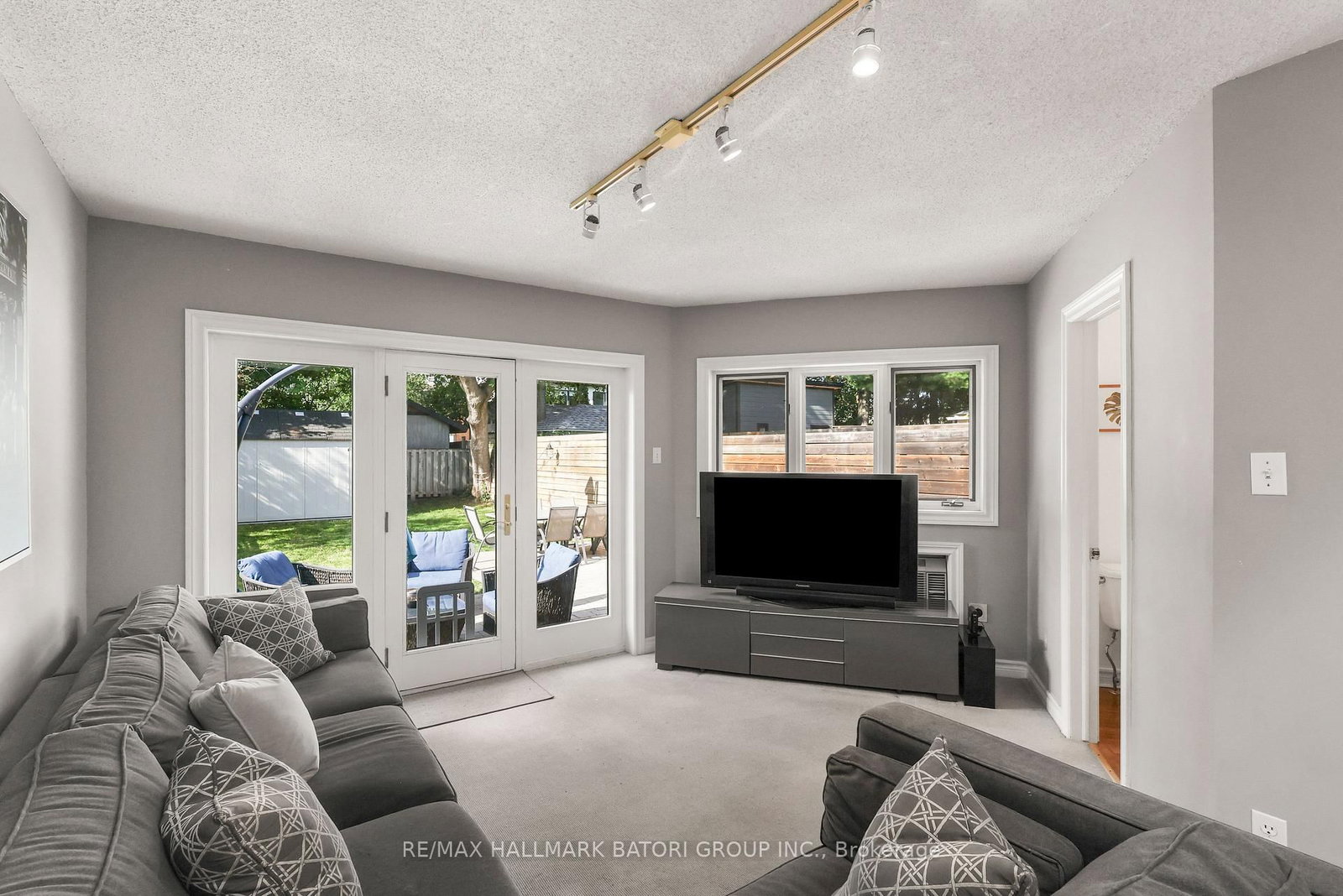 430 Roselawn Avenue • Toronto, ON photo 15