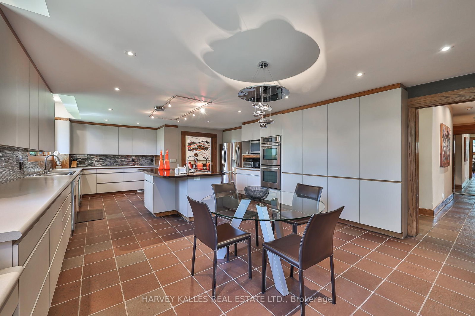 223 Hillhurst Boulevard • Toronto, ON photo 14