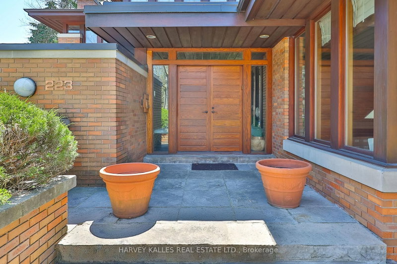 223 Hillhurst Boulevard