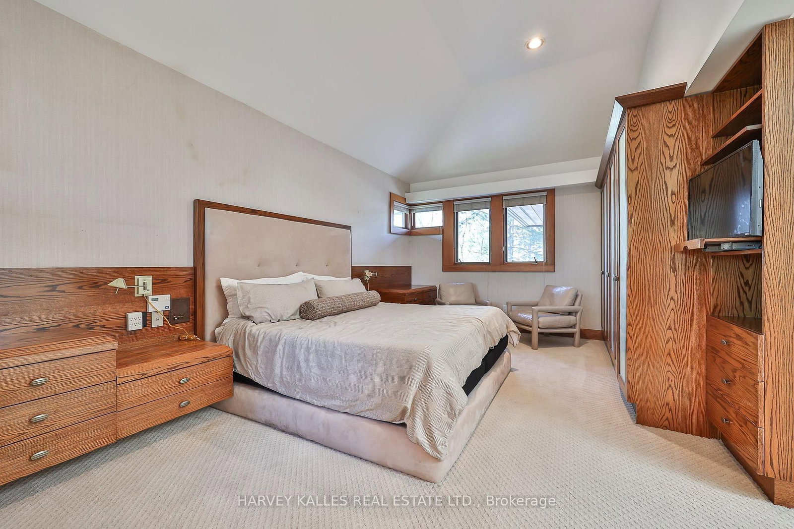 223 Hillhurst Boulevard • Toronto, ON photo 20