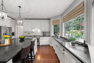 174 Ridley Boulevard • Toronto, ON photo 6
