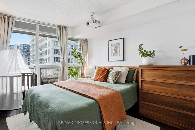 1605 - 38 Dan Leckie Way