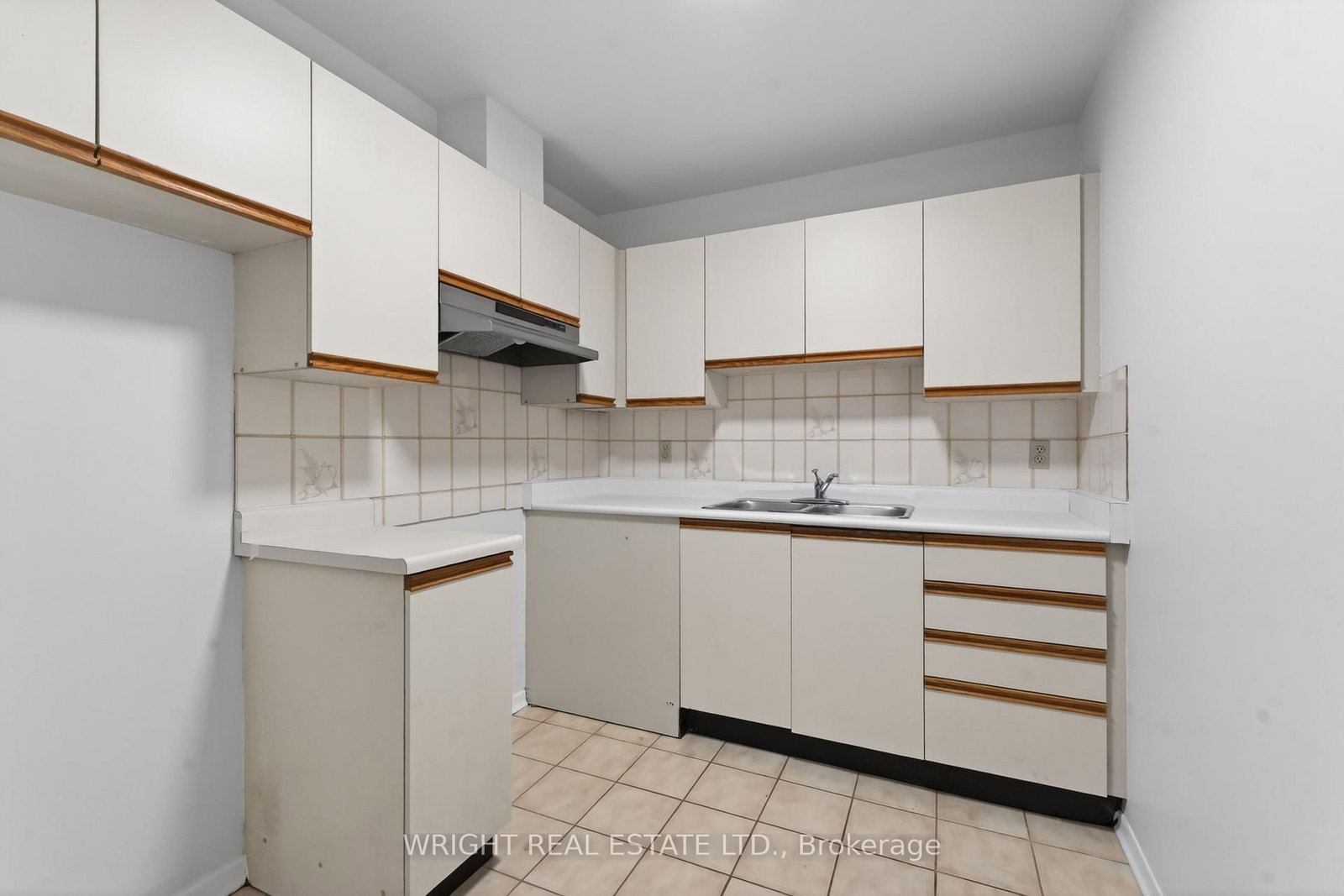 150 Beverley Street • Toronto, ON photo 8